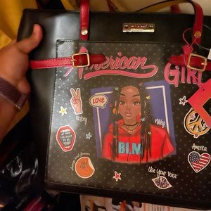 Selling a brand new purse, never used